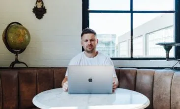 Image pour Variable ou constante : quel type de prime choisir pour son assurance de prêt ?