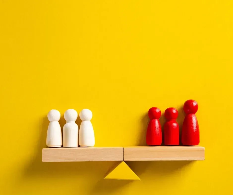 Balance illustrant les critères d’équivalence de garanties en assurance emprunteur
